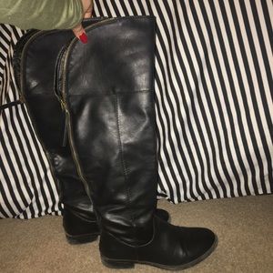 Knee high black riding boots in great condition!